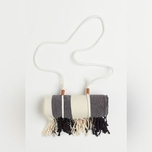 H&M BEACH TOWEL WITH CARRY STRAP NEW BLACK WHITE